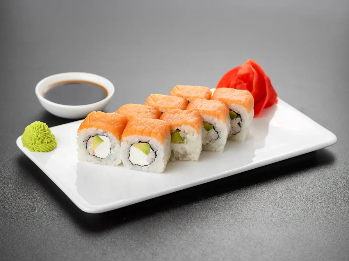 Роллы салмон. Сочные роллы. Роллы еджи. Роллы японская кухня. Суши и роллы.